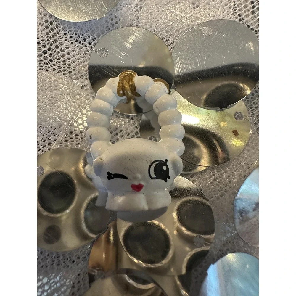 VTG Shopkins Season 4 #034 Jules Pearl Necklace White Mini Moose Toys Winking‎
